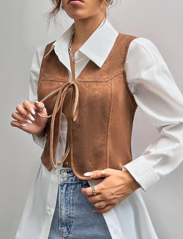 Jaket suede dengan detail tali simpul